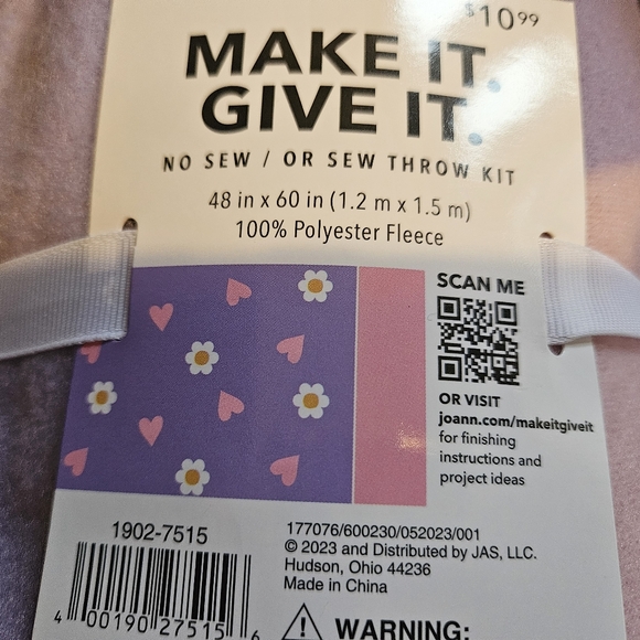 NEW....no sew fleece 2 kits blankets cats & hearts - Picture 3 of 3